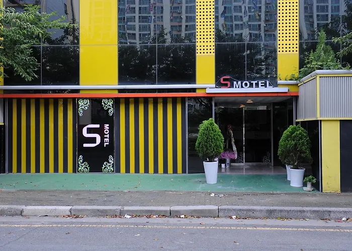 Motel Kangseo S 2*