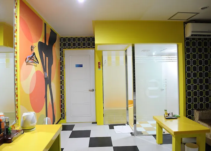 Motel Kangseo S 2*